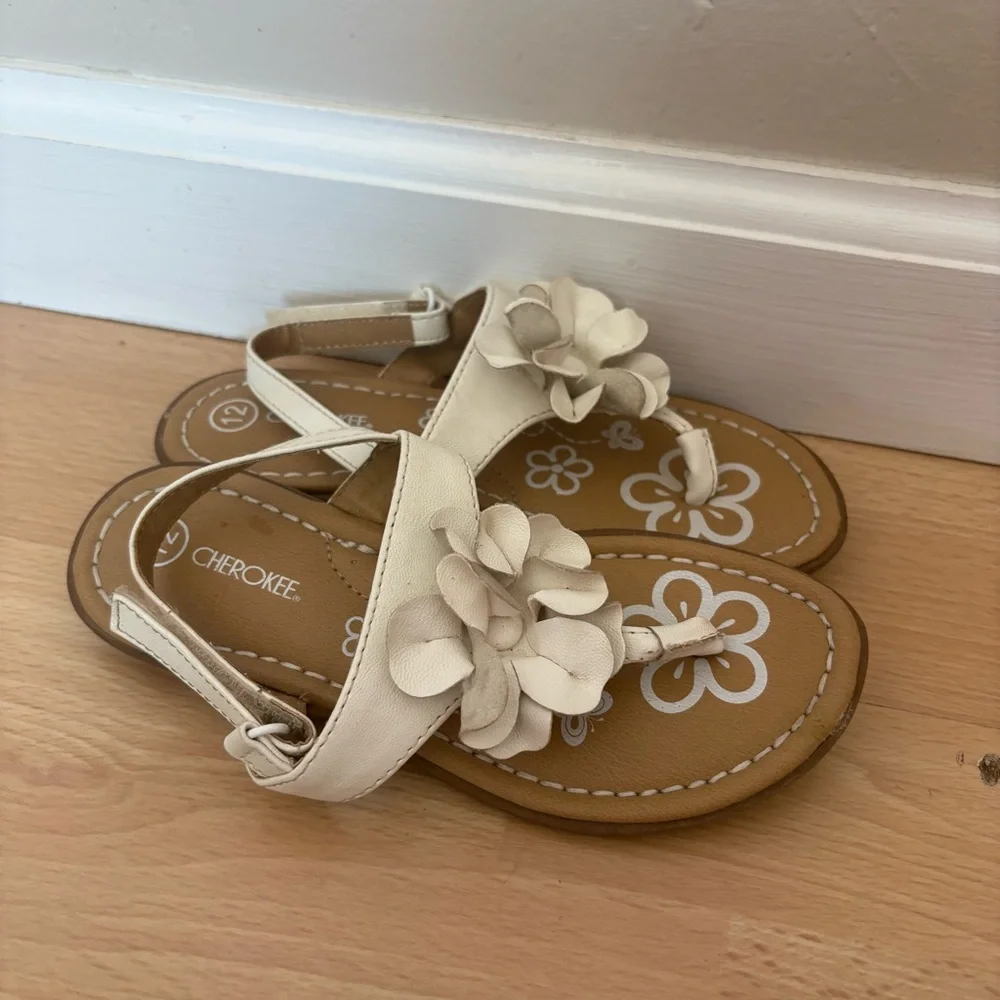 Girls 12 sandals flower Cherokee strap flip flop beach pool special occasion